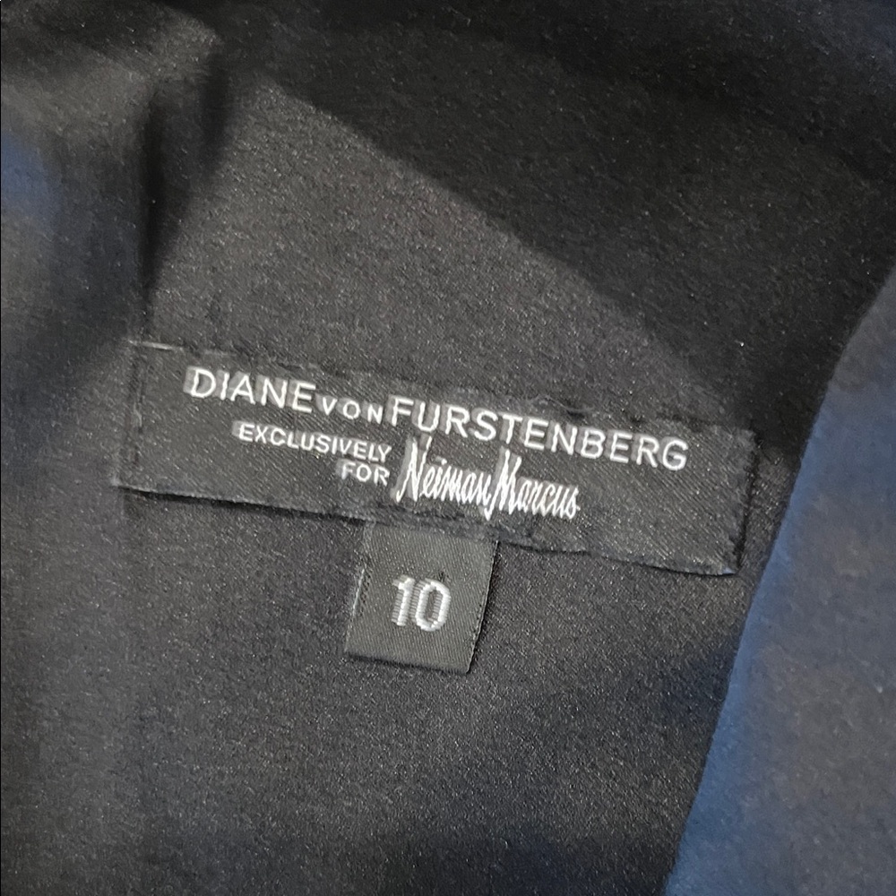 Diane Von Furstenberg Black V‑Neck Midi Dress - Picture 2 of 4